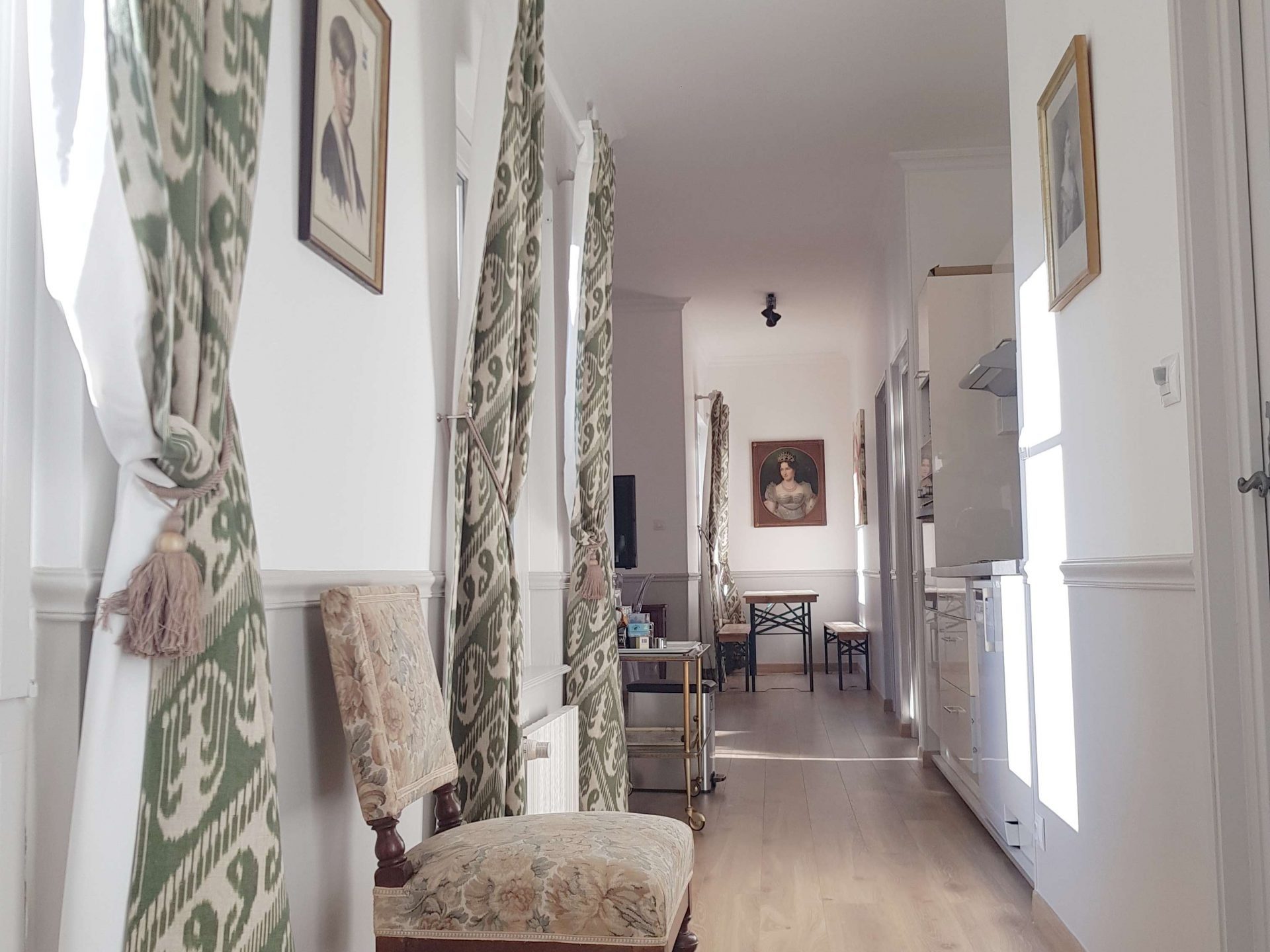 Couloir d'entrée de l'appartement au château de Salvert