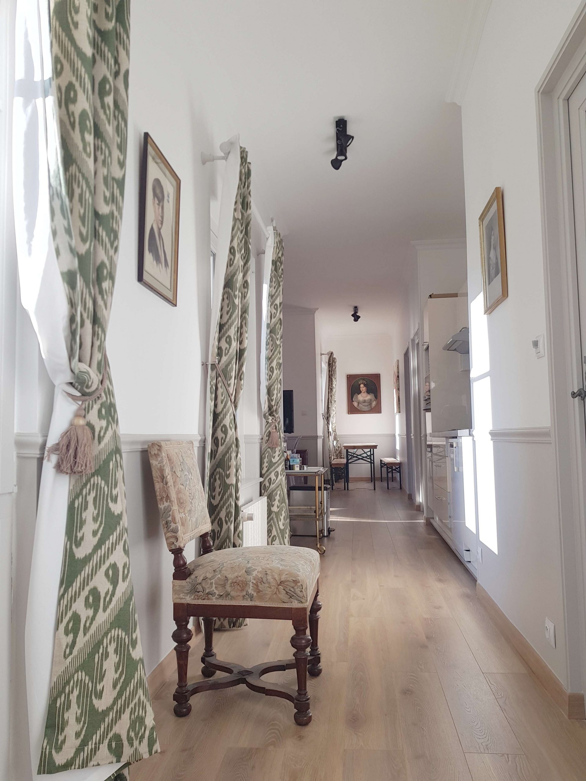 Couloir d'entrée de l'appartement au château de Salvert