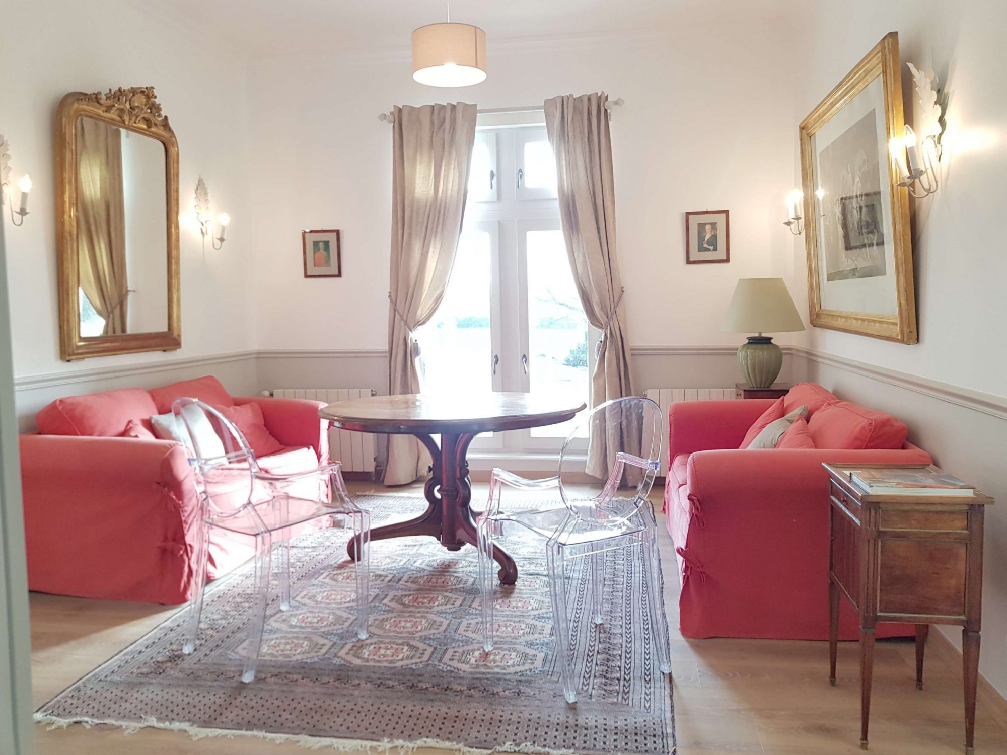 Salon de l'appartement dans le château de Salvert chambres d'hôtes