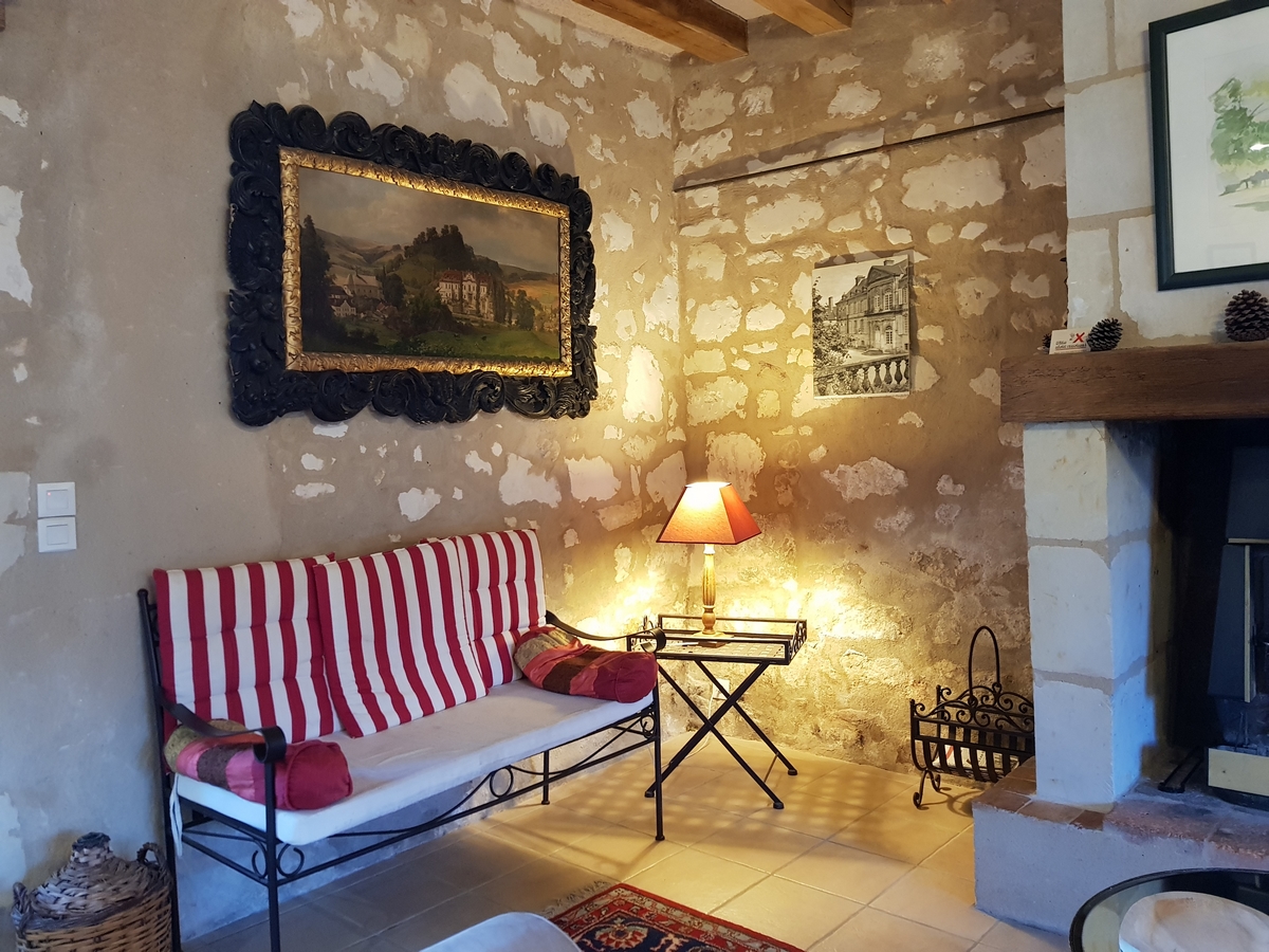 Salon gîte cottage chateau de Salvert avec cheminée