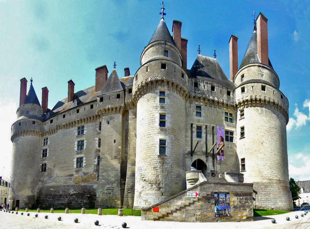 Châteaux sites touristiques de Langeais entrée par pont-levis
