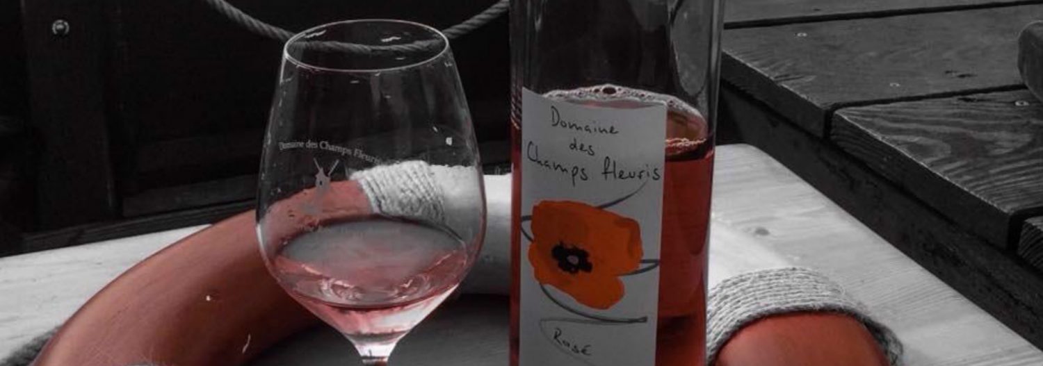 Vins de Loire Val de Loire Caves Bouteille verre rempli étiquette Domaine des champs fleuris